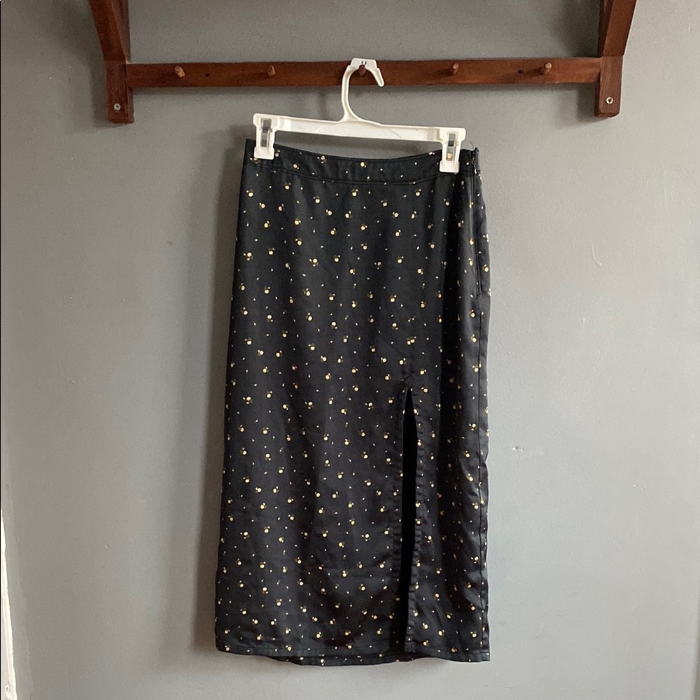 🦋 4 for $20! 🌼

Elegant Black and Gold Women's Skirt